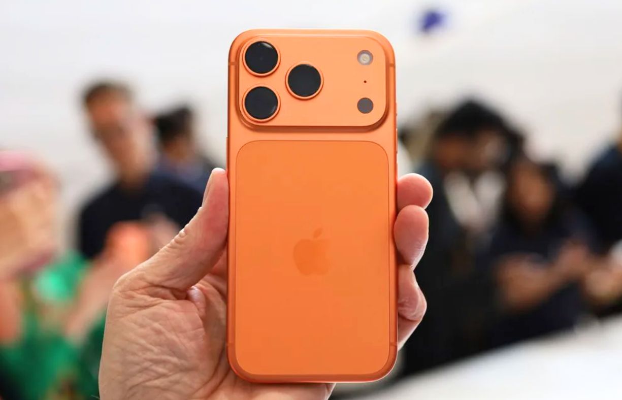 iPhone 17 màu cam vũ trụ