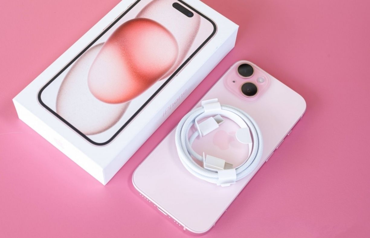 iPhone 15 hồng