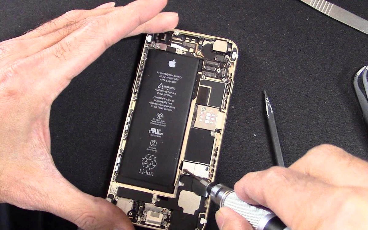 Thay Pin iPhone chính hãng lấy liền trong 30 phút