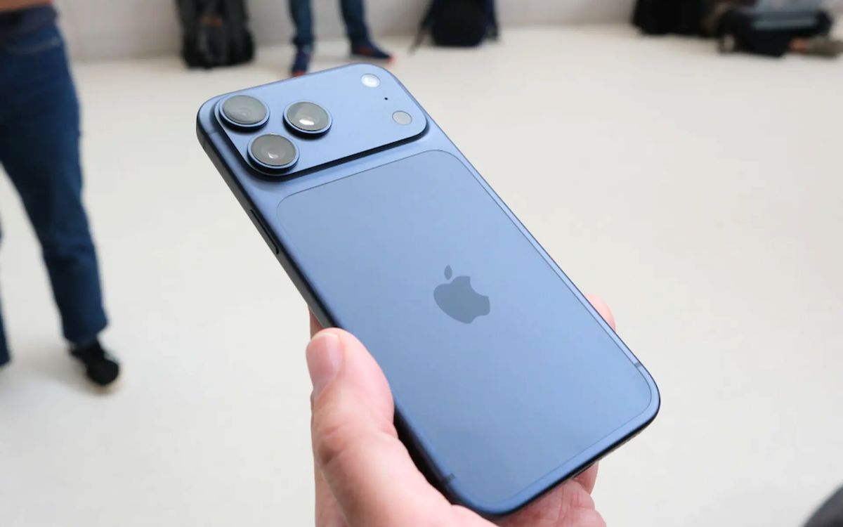iPhone 17 Pro màu xanh đậm