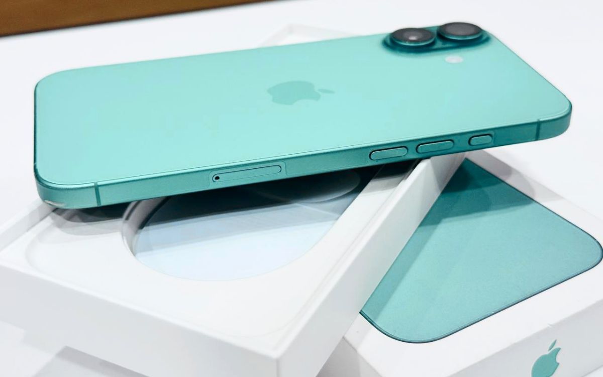 iPhone 16