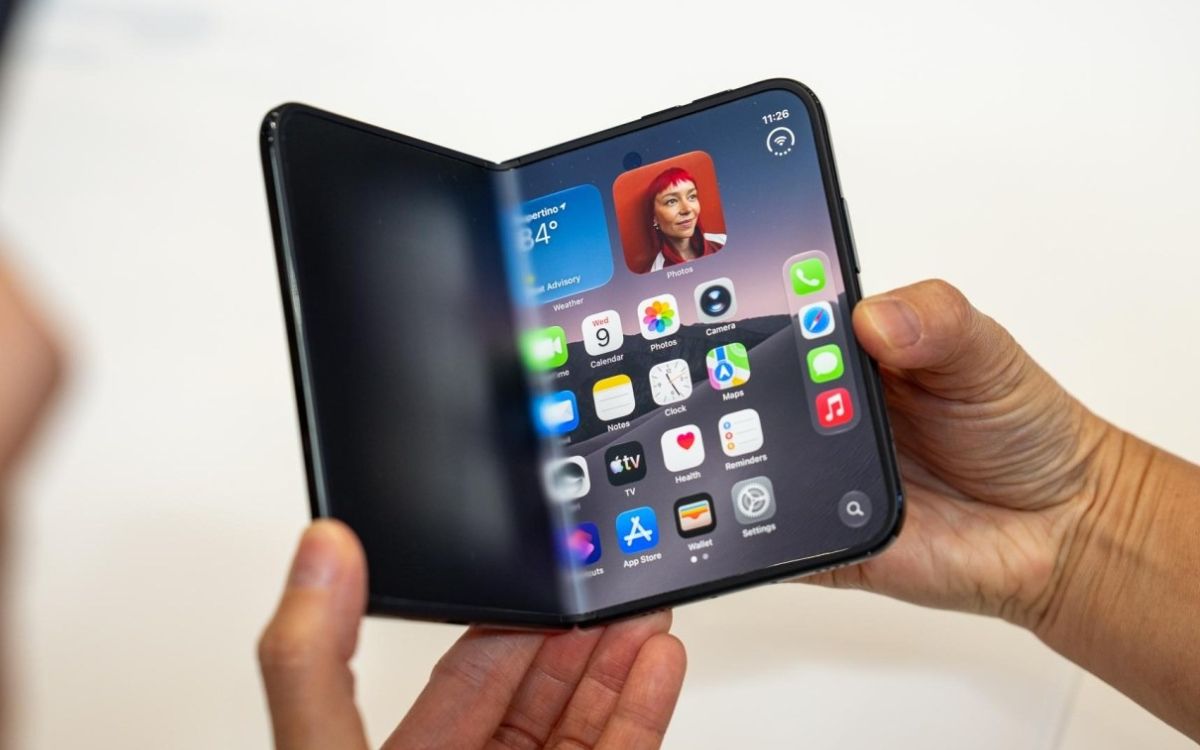 iPhone Duo với thiết kế màn hình gập đầu tiên của nhà Apple